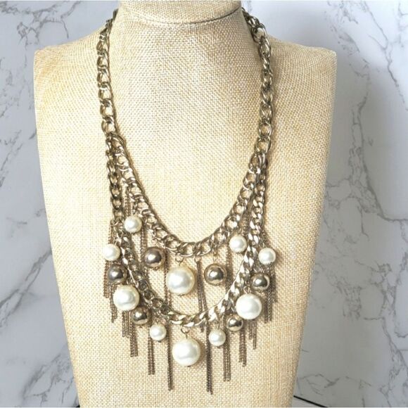 STATEMENT PIECE NECKLACE Bib Style Goldtone Faux Pearls - Picture 1 of 8